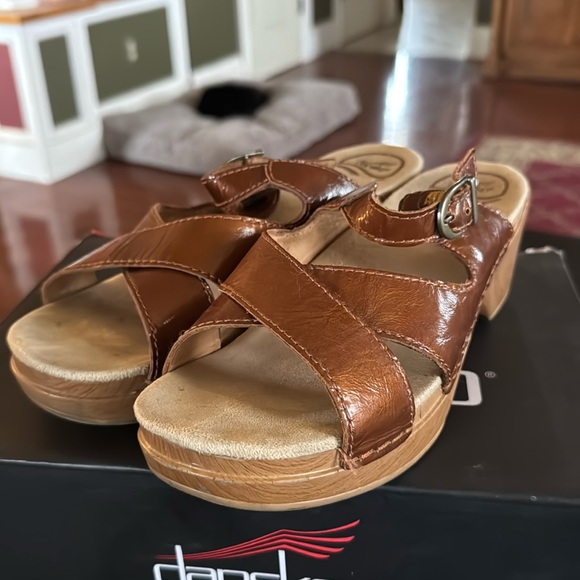 Dansko light brown shiny buckle sandals - Picture 1 of 5
